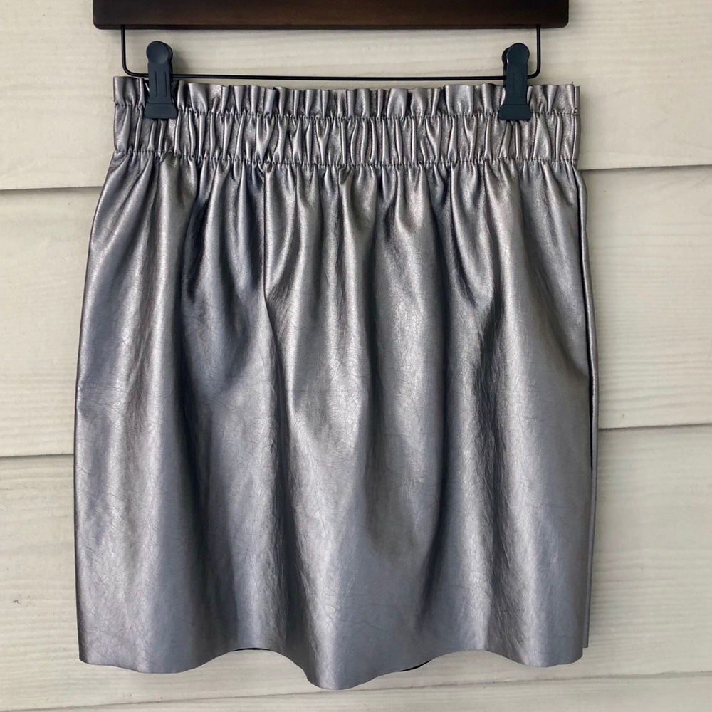 ***NWT Forever21 Elastic Waist Skirt. Size Medium.